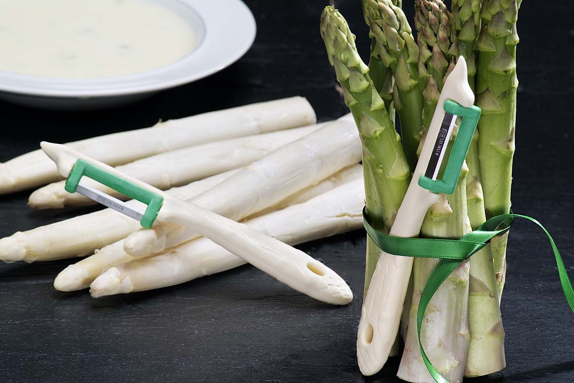 Spargelschäler der beinahe wie ein Spargel aussieht