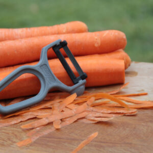 Gemüseschäler mit beweglicher Schälerklinge